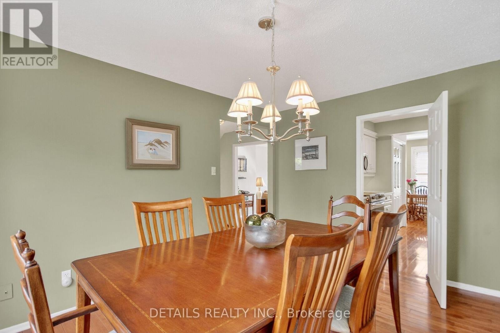 












37 GILLESPIE CRESCENT N

,
Ottawa,




Ontario
K1V0C1

