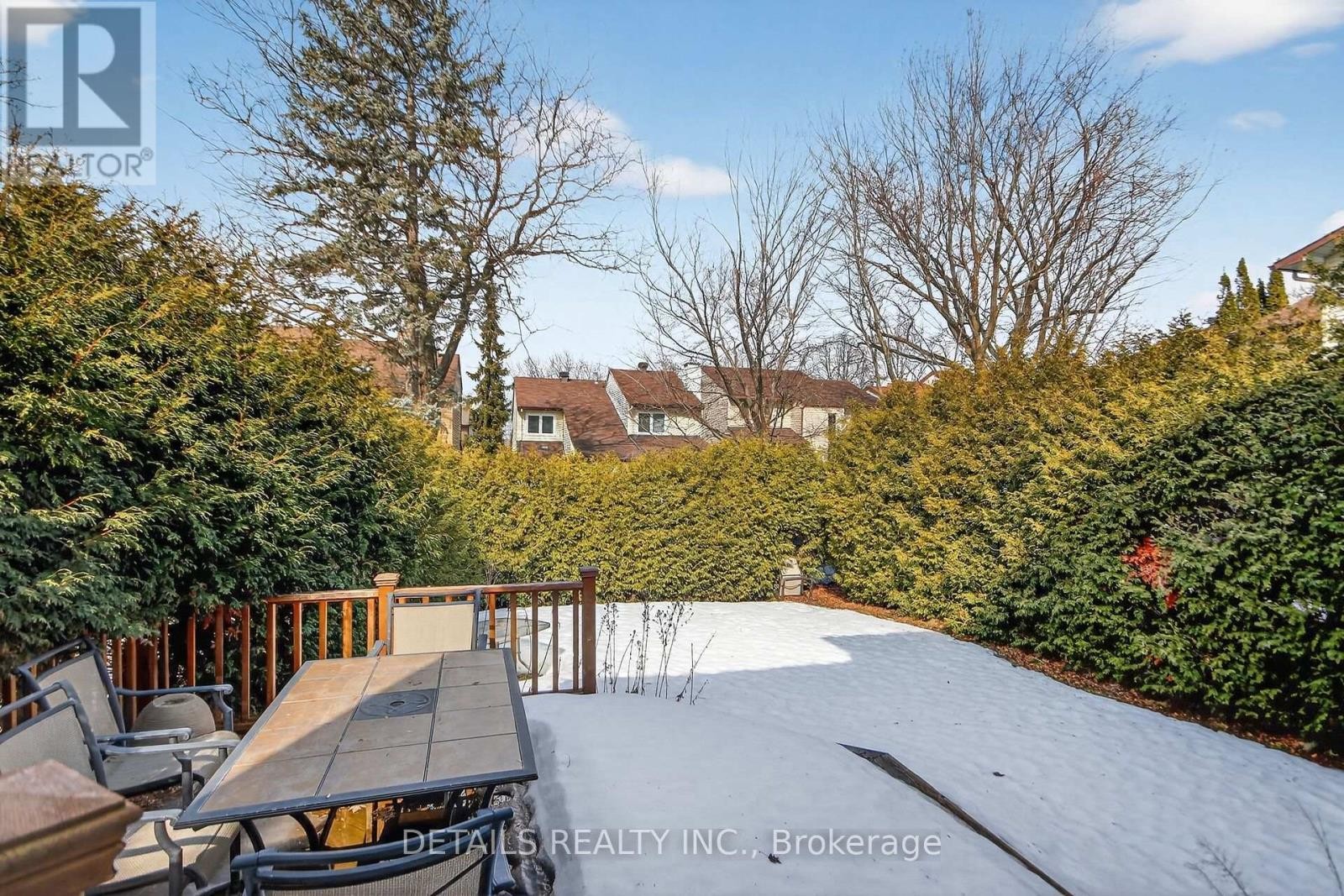 












37 GILLESPIE CRESCENT N

,
Ottawa,




Ontario
K1V0C1

