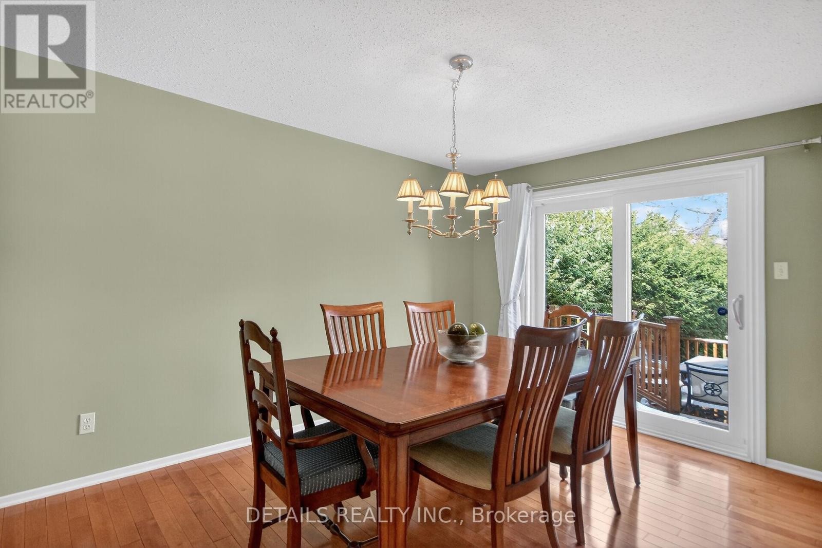 












37 GILLESPIE CRESCENT N

,
Ottawa,




Ontario
K1V0C1

