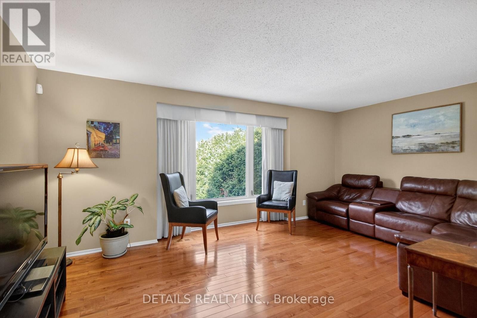 












37 GILLESPIE CRESCENT N

,
Ottawa,




Ontario
K1V0C1

