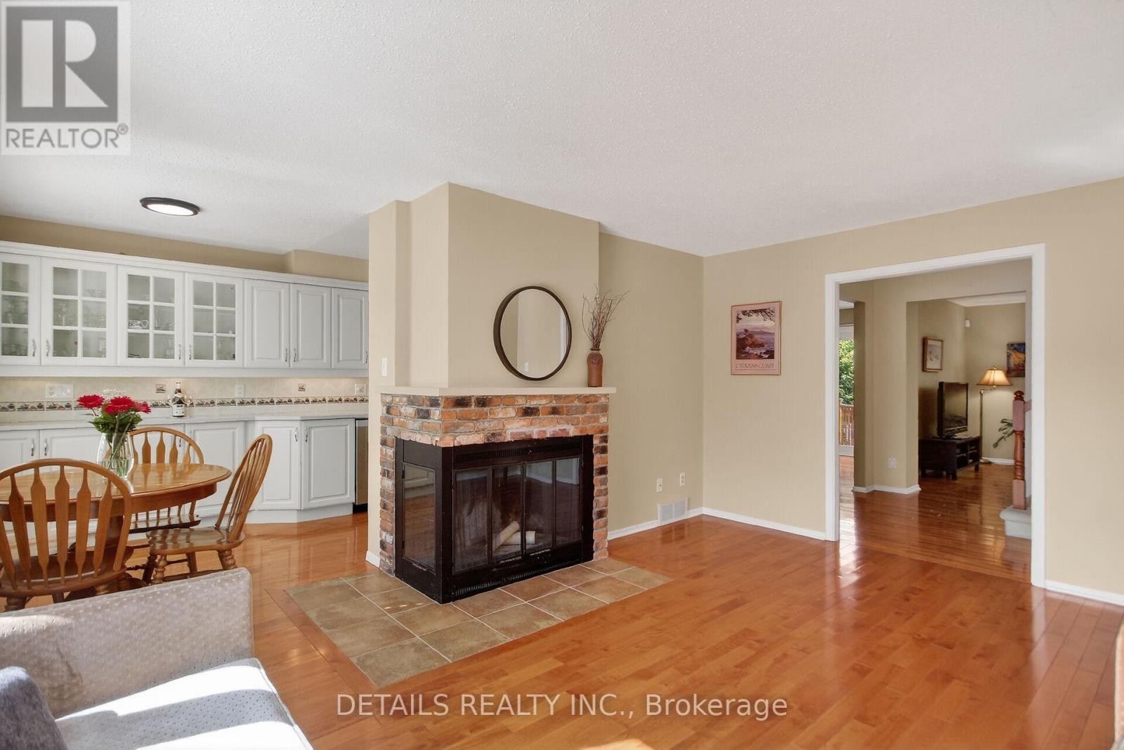 












37 GILLESPIE CRESCENT N

,
Ottawa,




Ontario
K1V0C1

