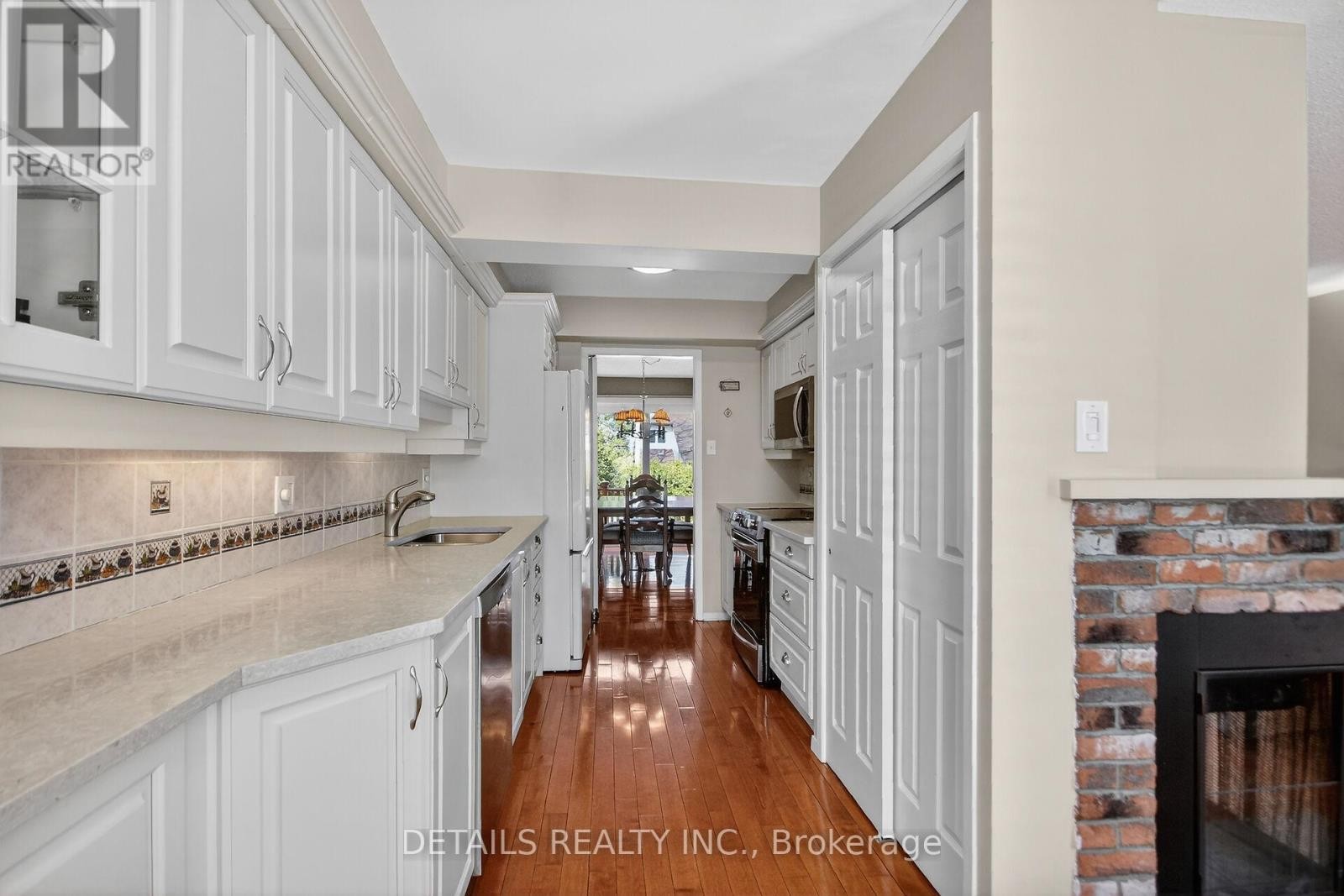 












37 GILLESPIE CRESCENT N

,
Ottawa,




Ontario
K1V0C1

