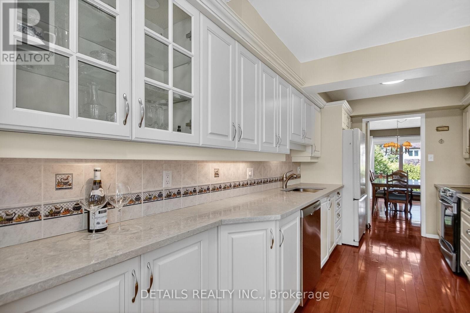 












37 GILLESPIE CRESCENT N

,
Ottawa,




Ontario
K1V0C1


