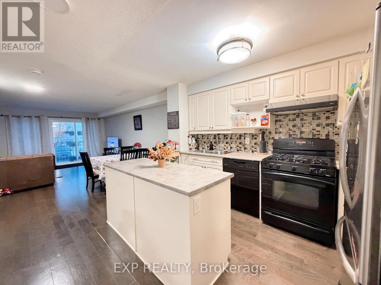 












10 - 4031 CANYON WALK DRIVE

,
Ottawa,




Ontario
K1V0Z4

