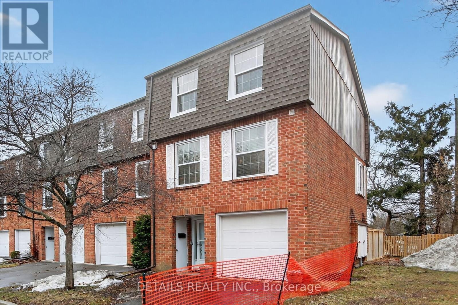 












5 - 40 APPLEBY PRIVATE

,
Ottawa,




Ontario
K2C3P4


