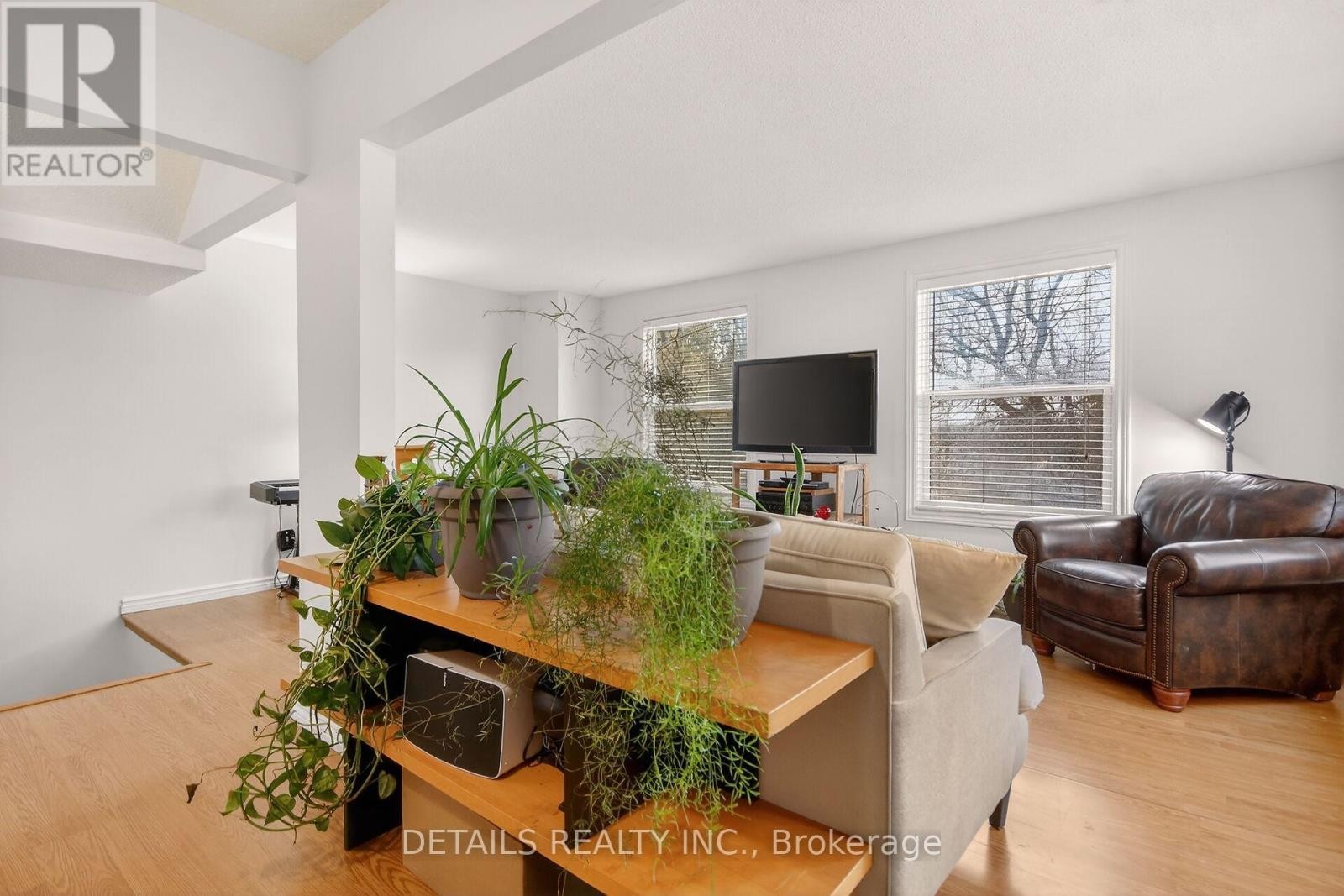 












5 - 40 APPLEBY PRIVATE

,
Ottawa,




Ontario
K2C3P4

