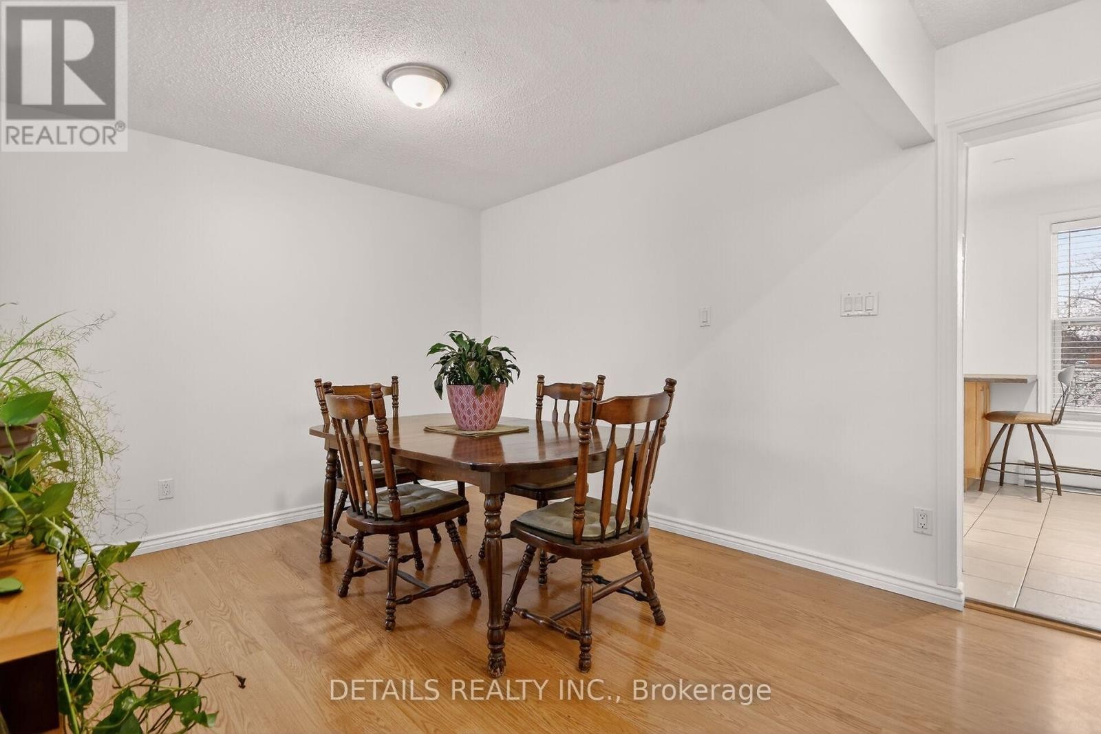 












5 - 40 APPLEBY PRIVATE

,
Ottawa,




Ontario
K2C3P4

