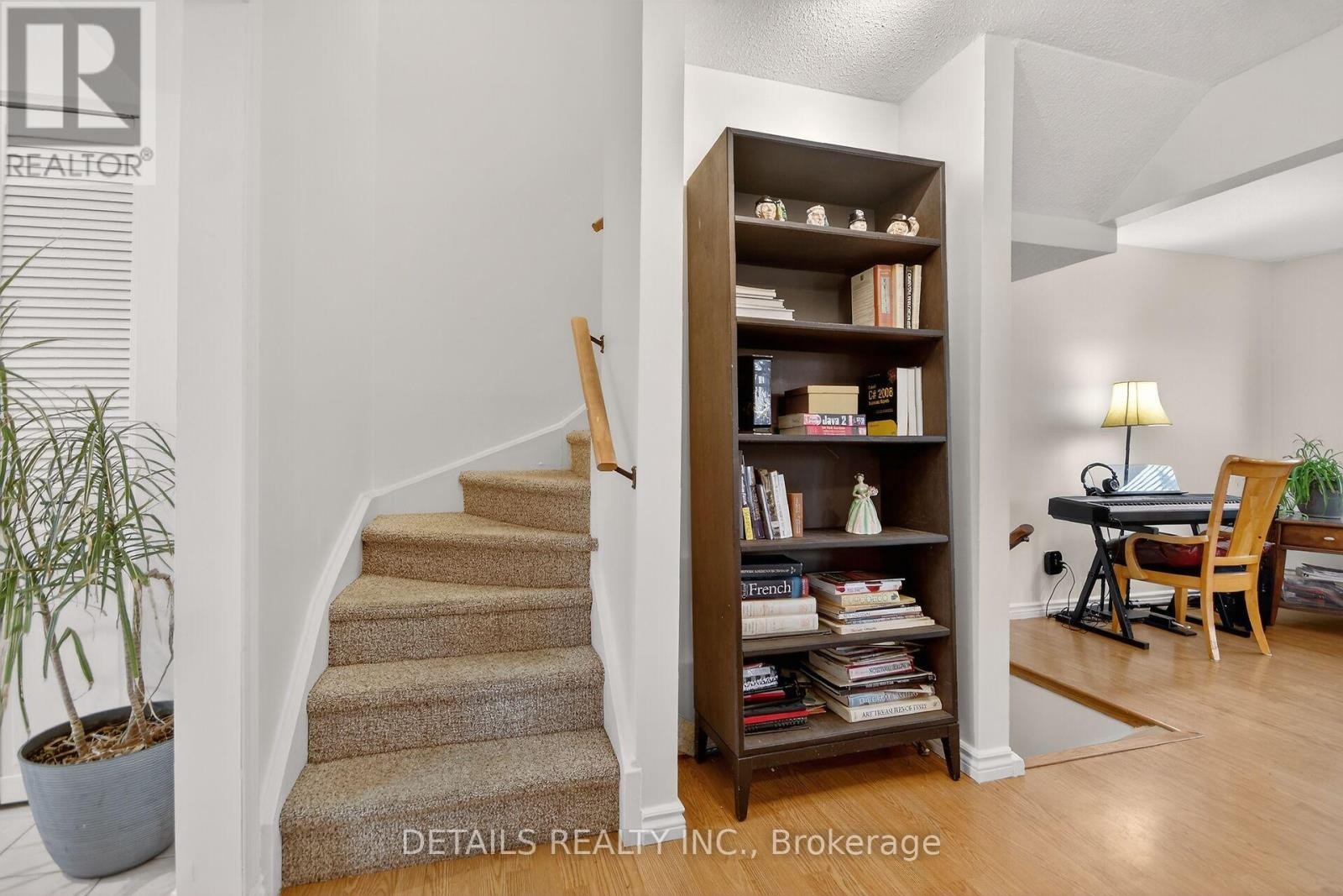 












5 - 40 APPLEBY PRIVATE

,
Ottawa,




Ontario
K2C3P4


