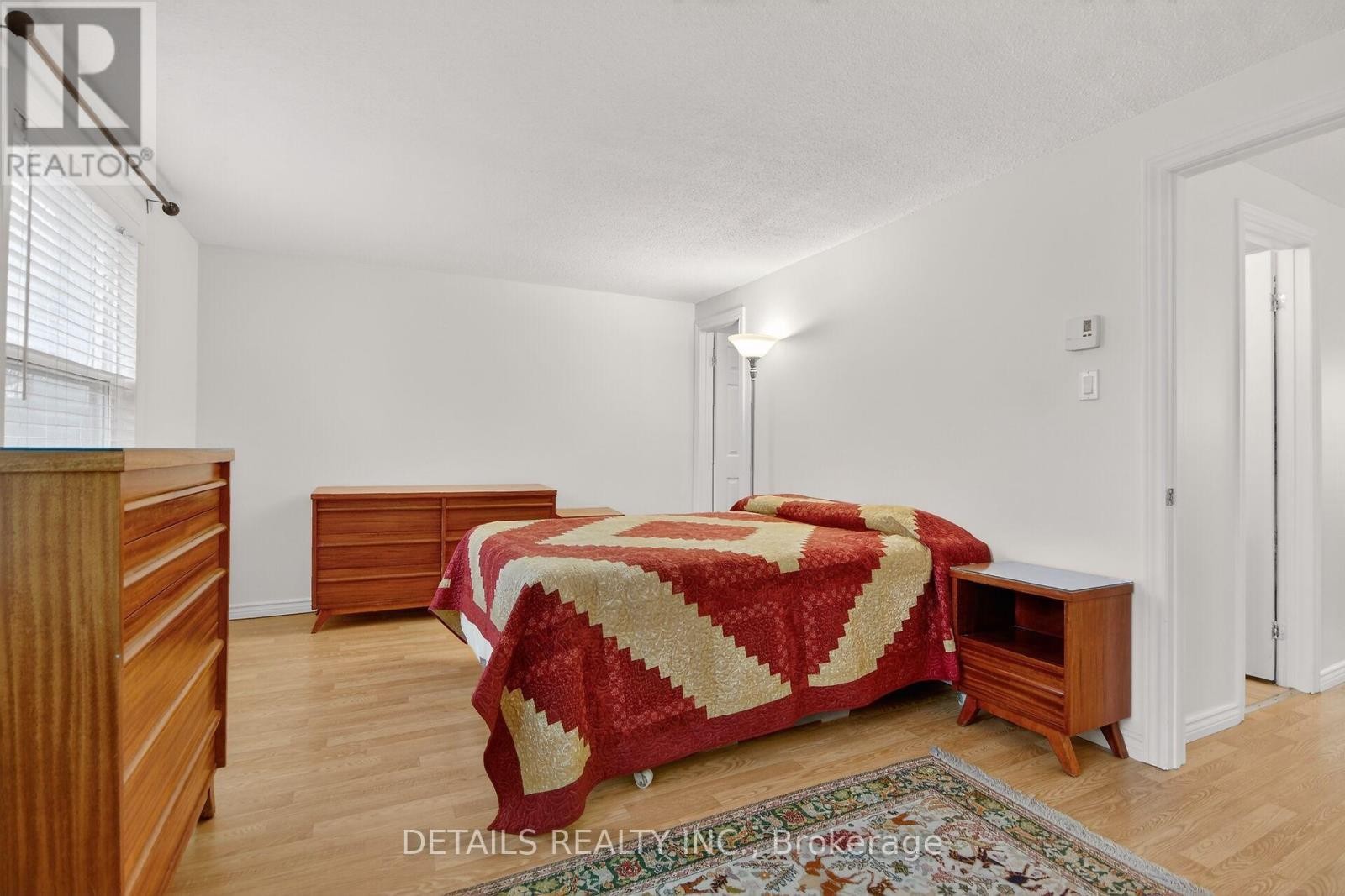 












5 - 40 APPLEBY PRIVATE

,
Ottawa,




Ontario
K2C3P4

