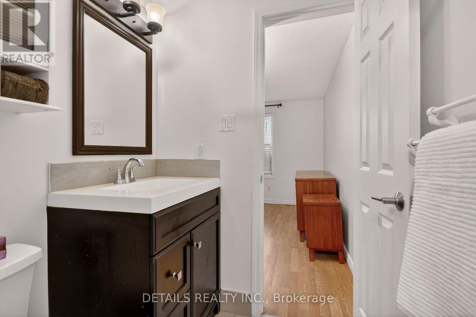












5 - 40 APPLEBY PRIVATE

,
Ottawa,




Ontario
K2C3P4

