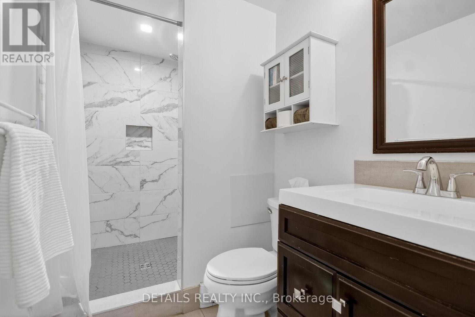 












5 - 40 APPLEBY PRIVATE

,
Ottawa,




Ontario
K2C3P4

