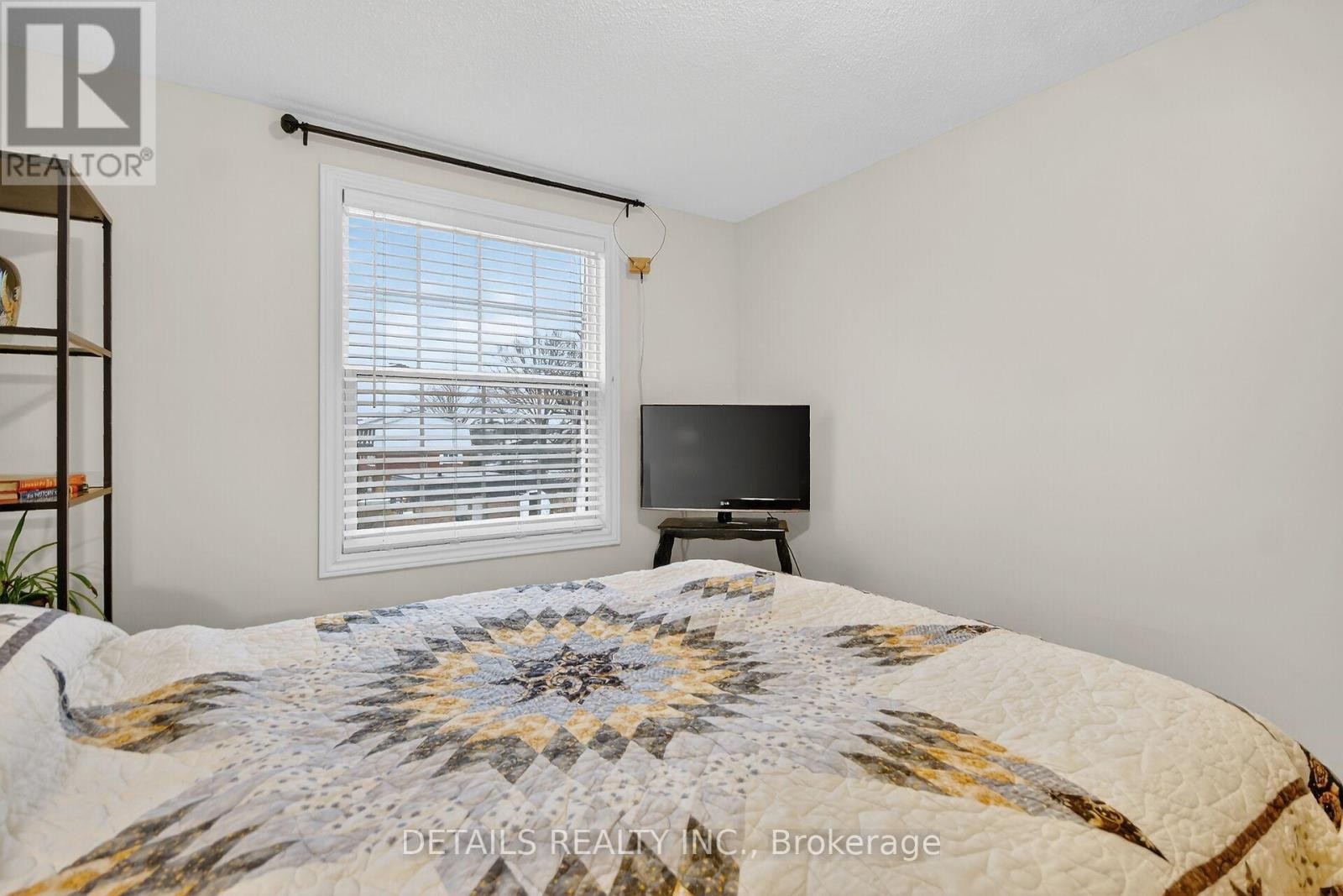 












5 - 40 APPLEBY PRIVATE

,
Ottawa,




Ontario
K2C3P4

