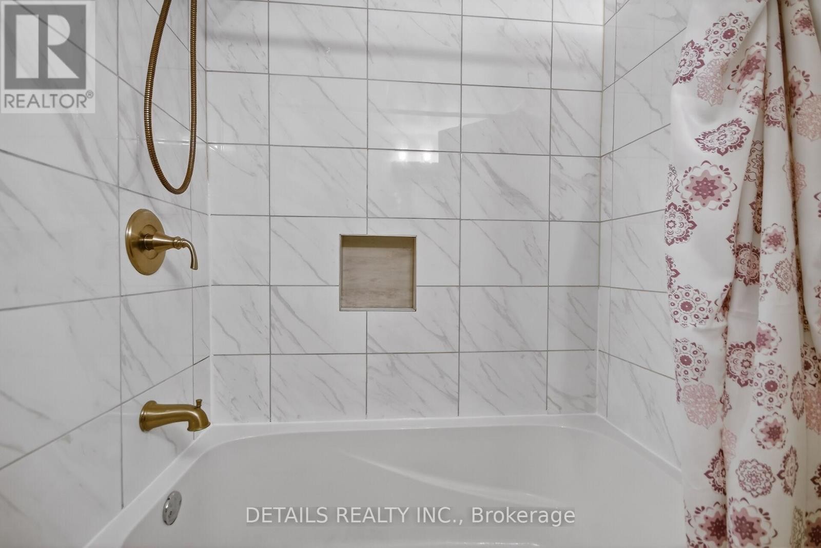 












5 - 40 APPLEBY PRIVATE

,
Ottawa,




Ontario
K2C3P4

