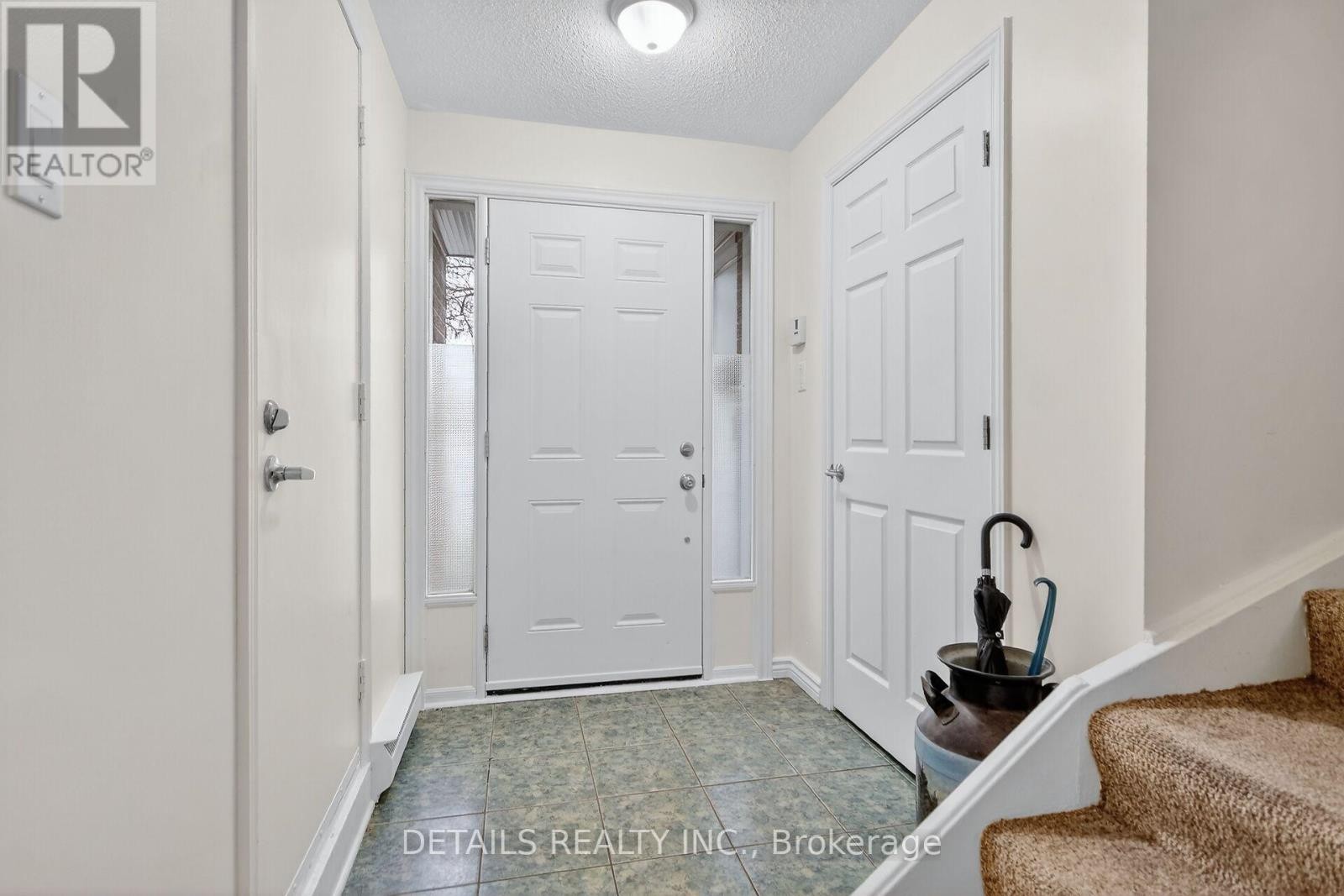 












5 - 40 APPLEBY PRIVATE

,
Ottawa,




Ontario
K2C3P4

