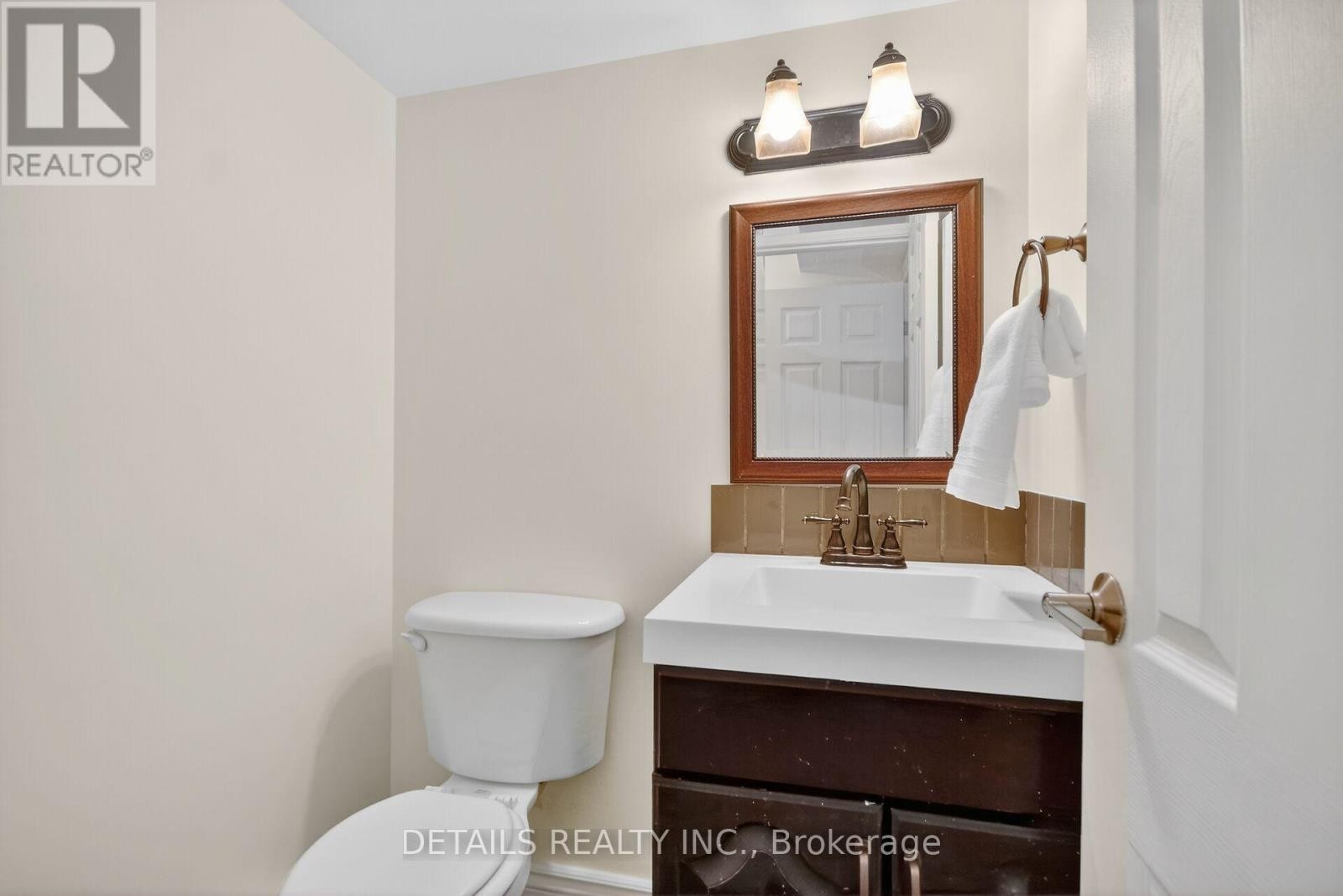 












5 - 40 APPLEBY PRIVATE

,
Ottawa,




Ontario
K2C3P4

