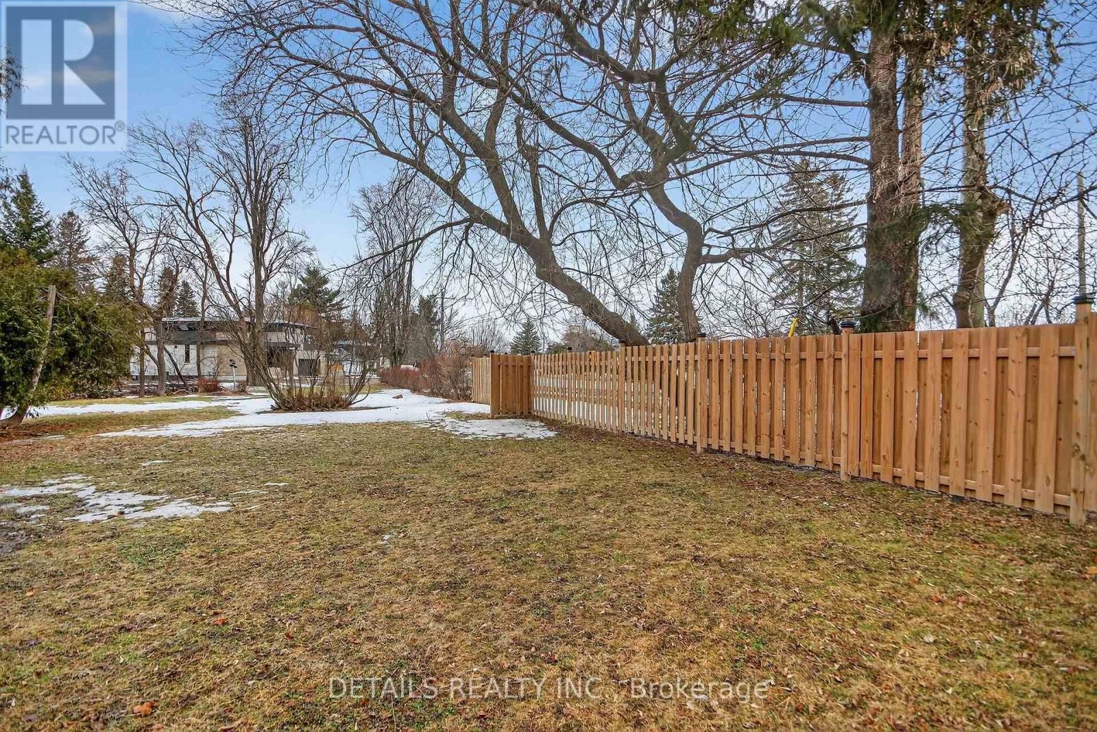 












5 - 40 APPLEBY PRIVATE

,
Ottawa,




Ontario
K2C3P4

