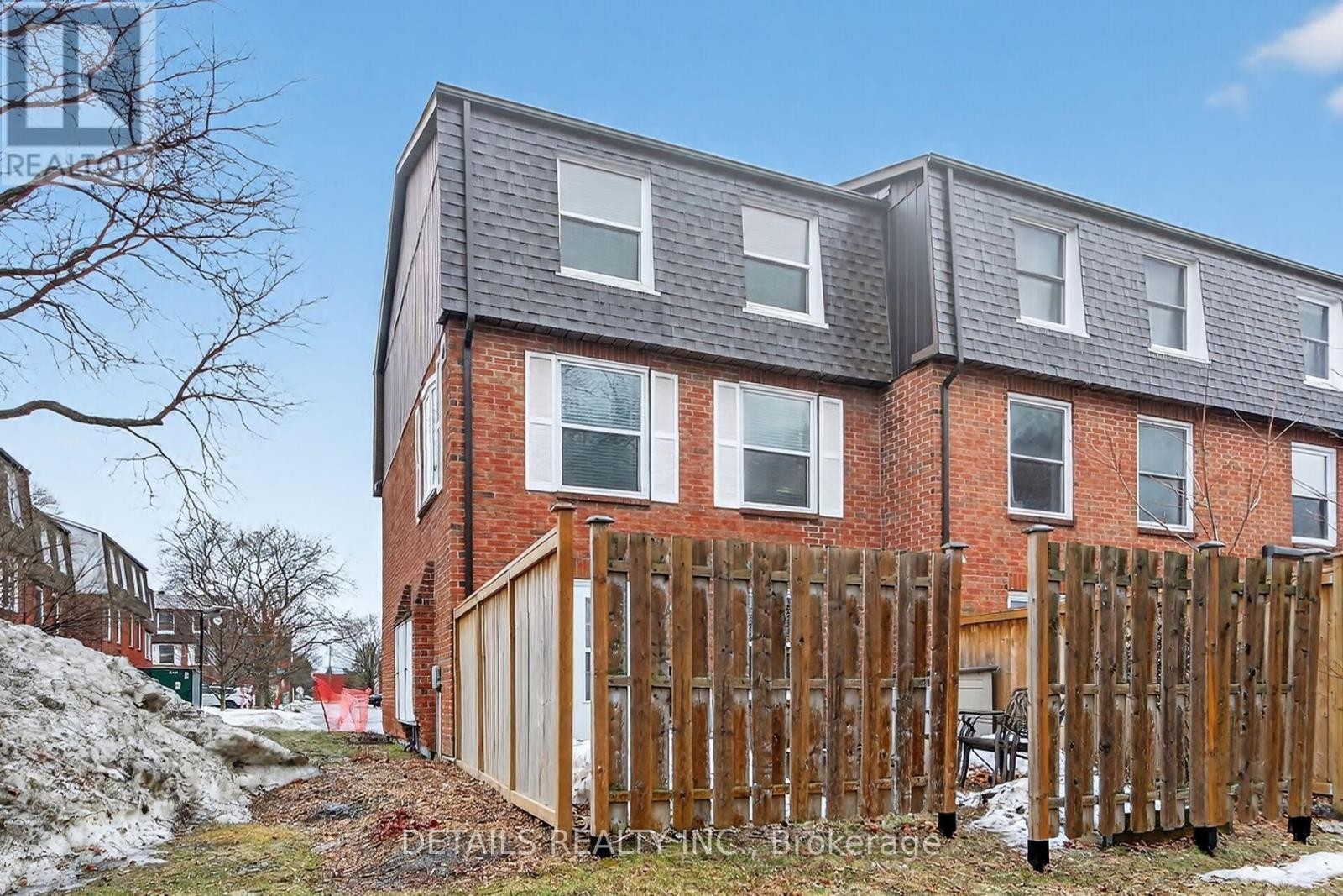 












5 - 40 APPLEBY PRIVATE

,
Ottawa,




Ontario
K2C3P4

