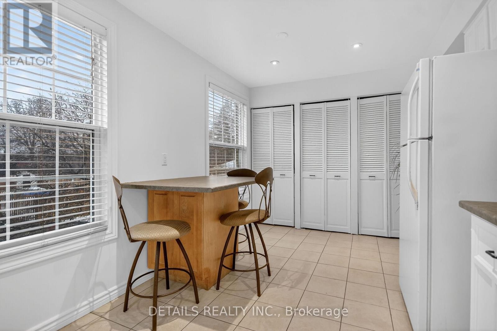 












5 - 40 APPLEBY PRIVATE

,
Ottawa,




Ontario
K2C3P4

