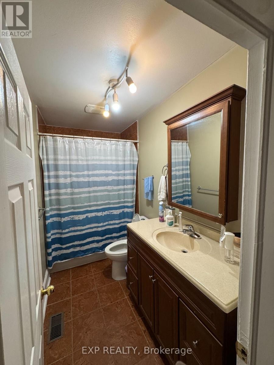 












UNIT 1 - 72 BARRETTE STREET

,
Ottawa,




Ontario
K1L8A3

