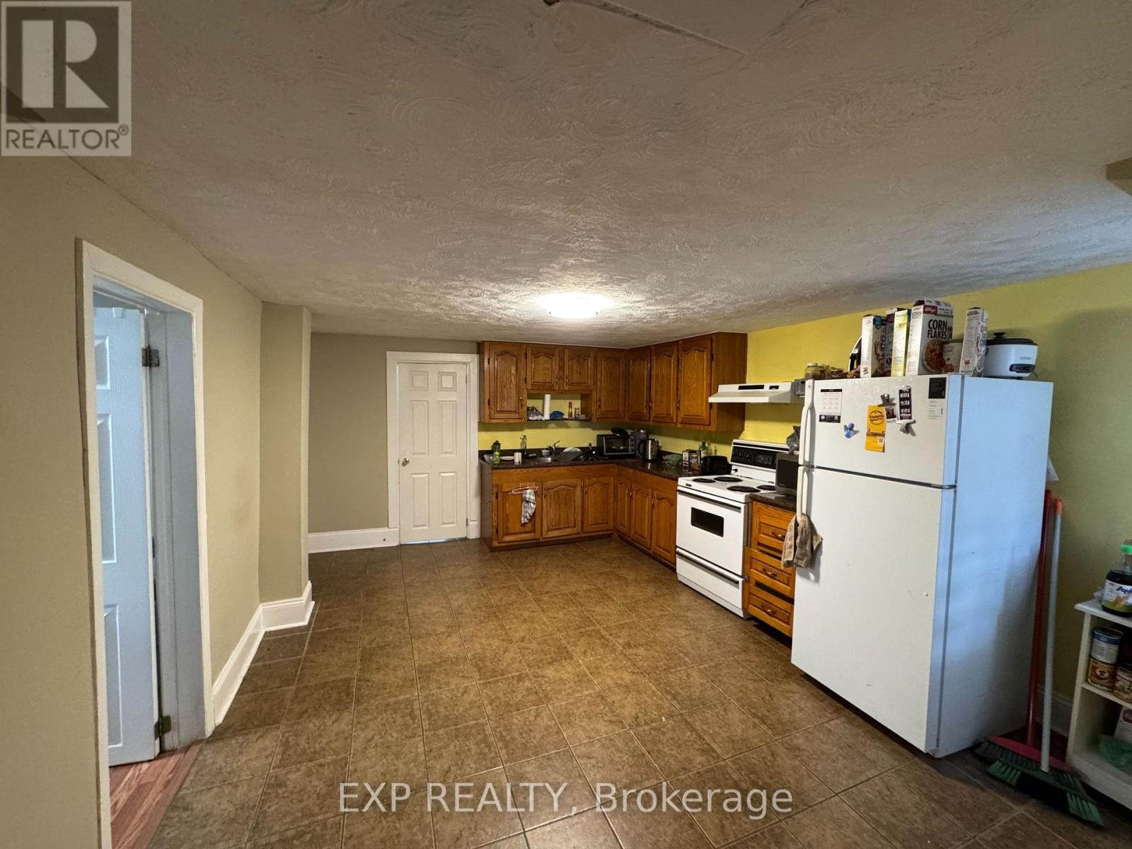 












UNIT 1 - 72 BARRETTE STREET

,
Ottawa,




Ontario
K1L8A3

