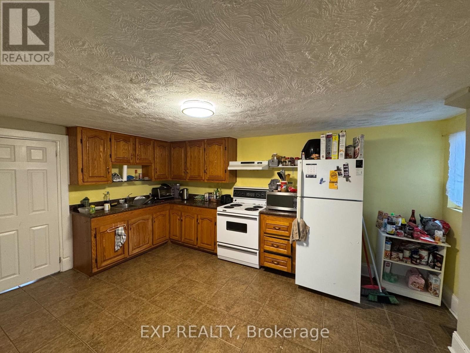 












UNIT 1 - 72 BARRETTE STREET

,
Ottawa,




Ontario
K1L8A3

