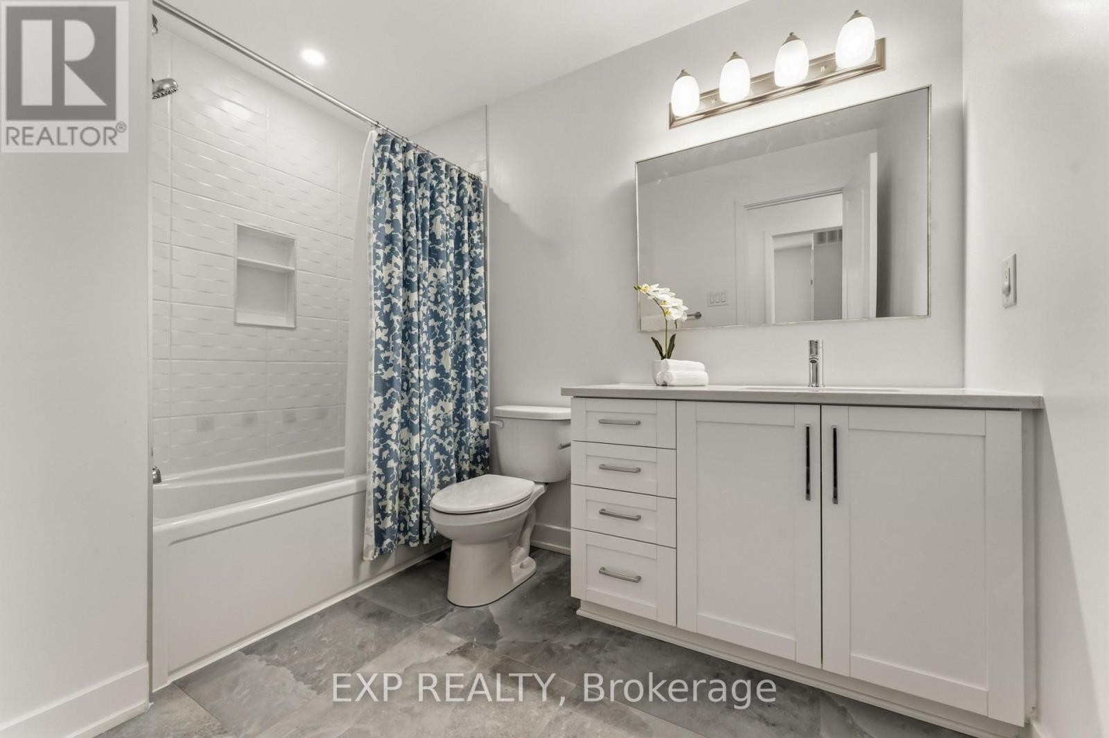 












911 DUXBURY LANE

,
Ottawa,




Ontario
K4M0M2

