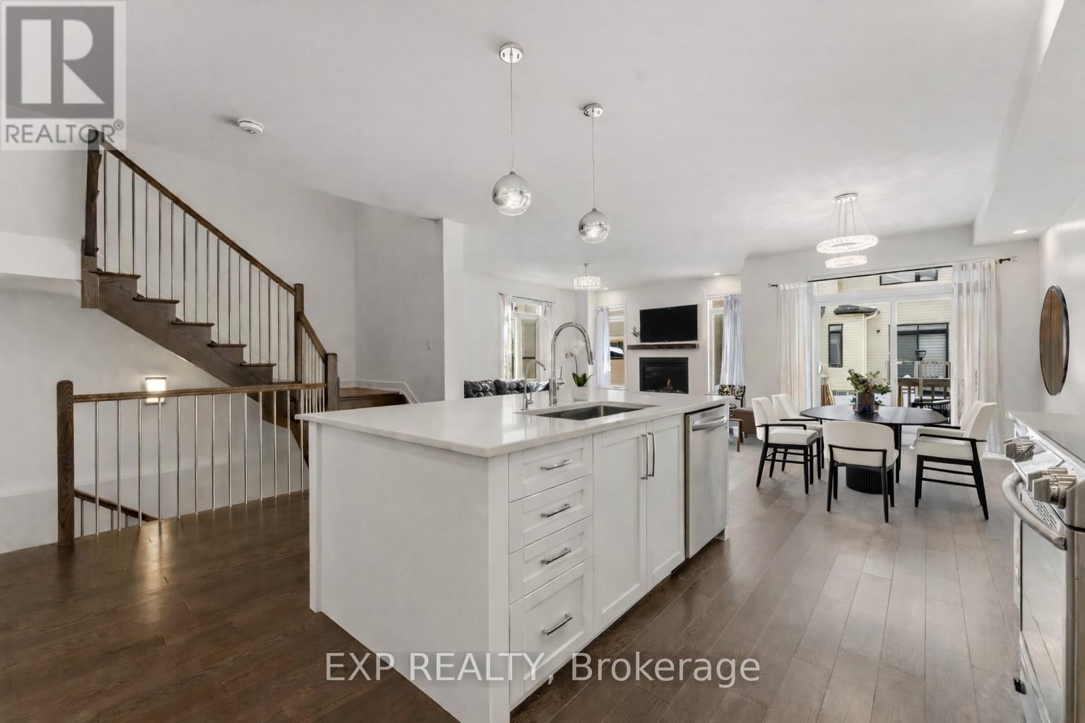 












911 DUXBURY LANE

,
Ottawa,




Ontario
K4M0M2

