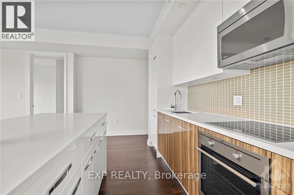 












1107 - 111 CHAMPAGNE AVENUE S

,
Ottawa,




Ontario
K1S5V3

