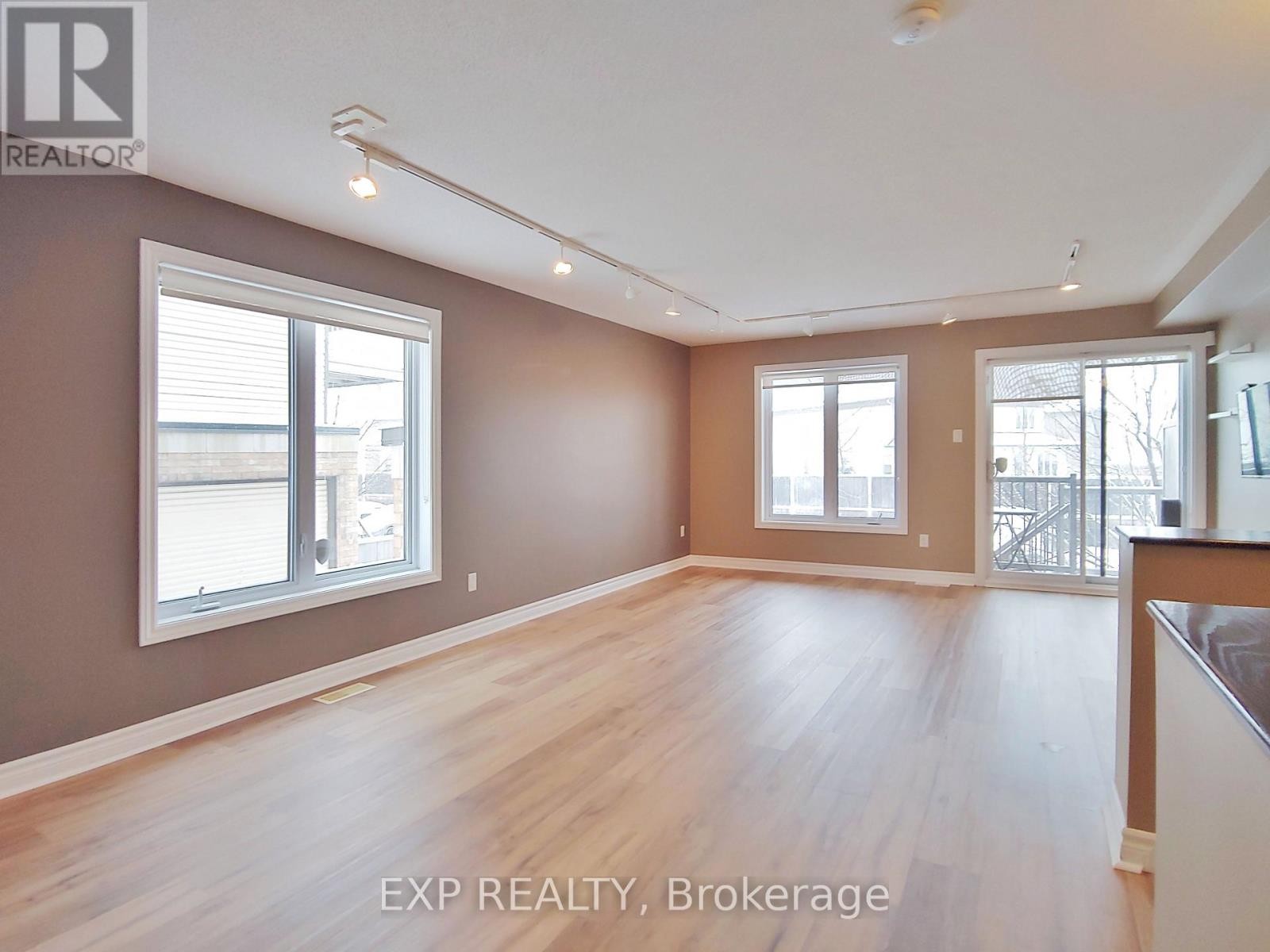 












605 B CHAPMAN MILLS DRIVE

,
Ottawa,




Ontario
K2J5T1

