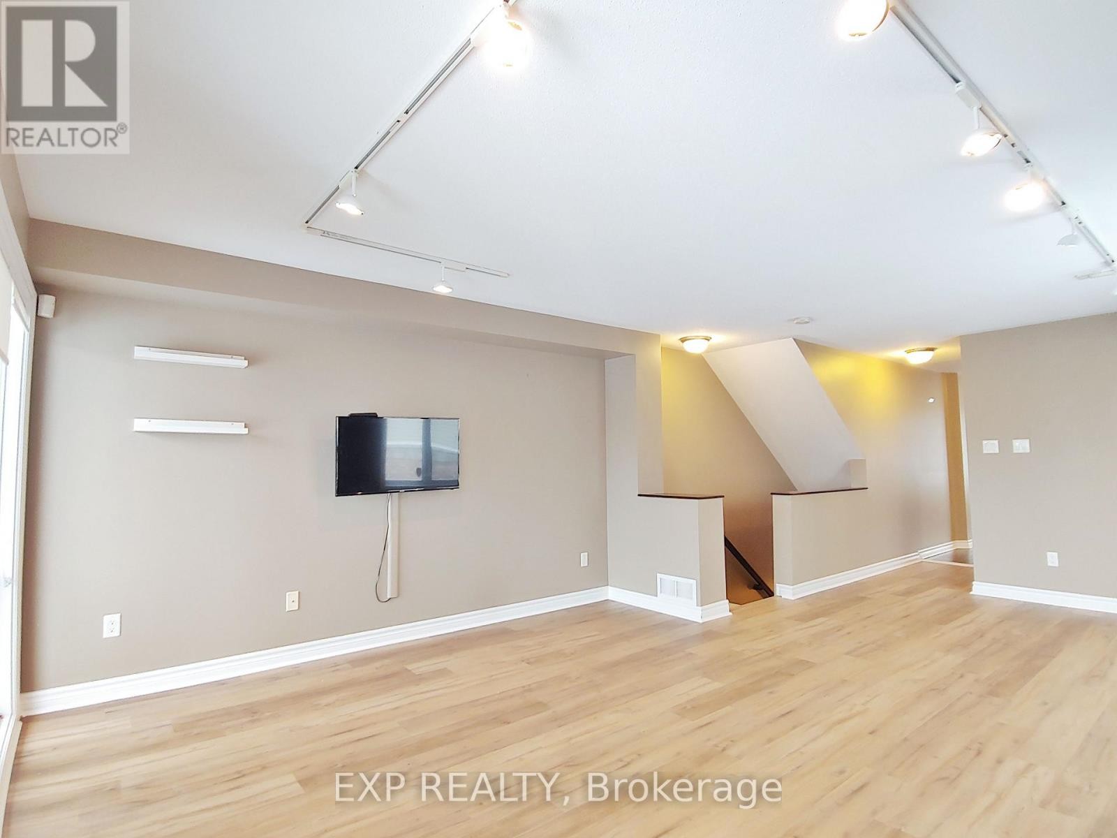 












605 B CHAPMAN MILLS DRIVE

,
Ottawa,




Ontario
K2J5T1

