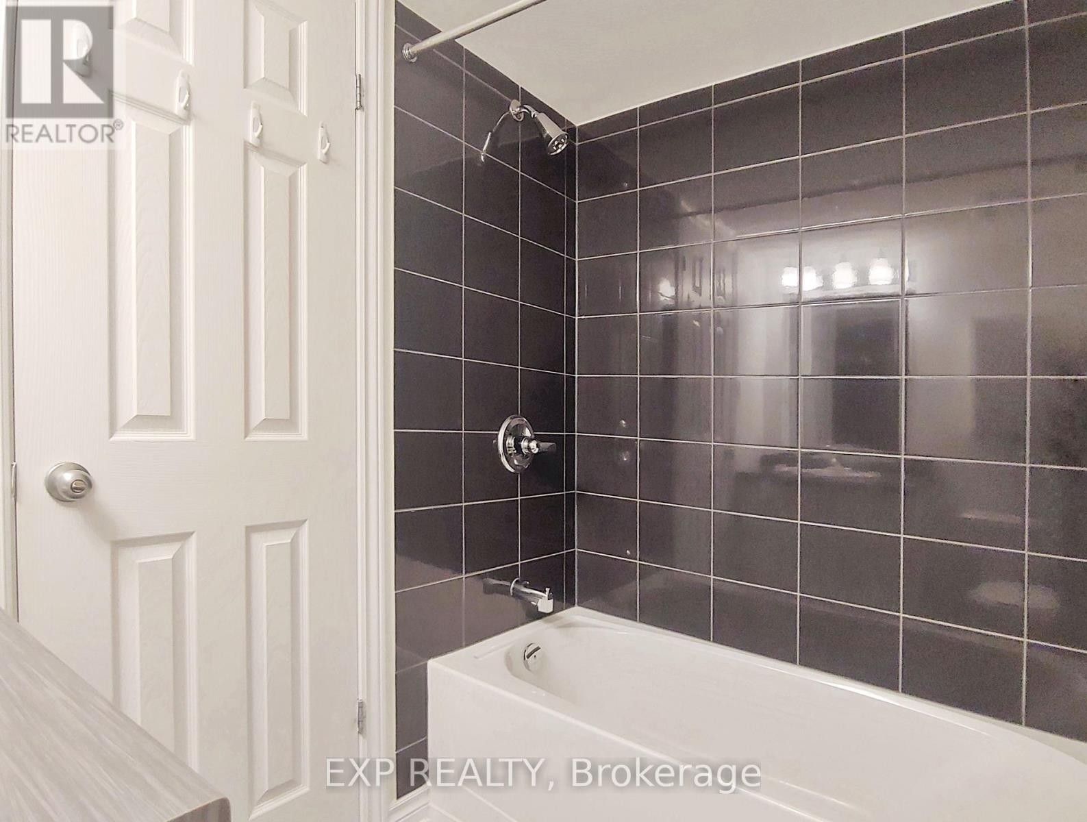 












605 B CHAPMAN MILLS DRIVE

,
Ottawa,




Ontario
K2J5T1

