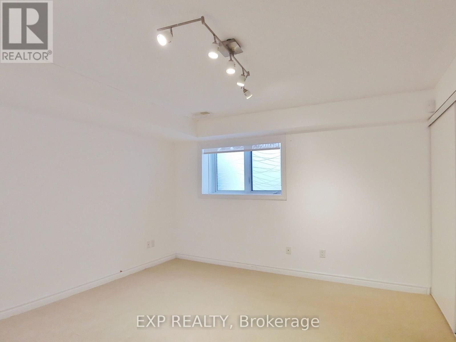 












605 B CHAPMAN MILLS DRIVE

,
Ottawa,




Ontario
K2J5T1

