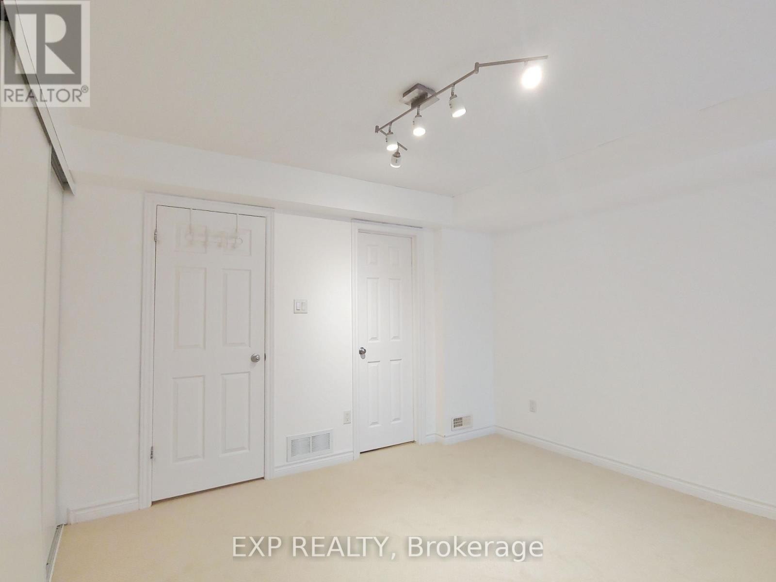 












605 B CHAPMAN MILLS DRIVE

,
Ottawa,




Ontario
K2J5T1

