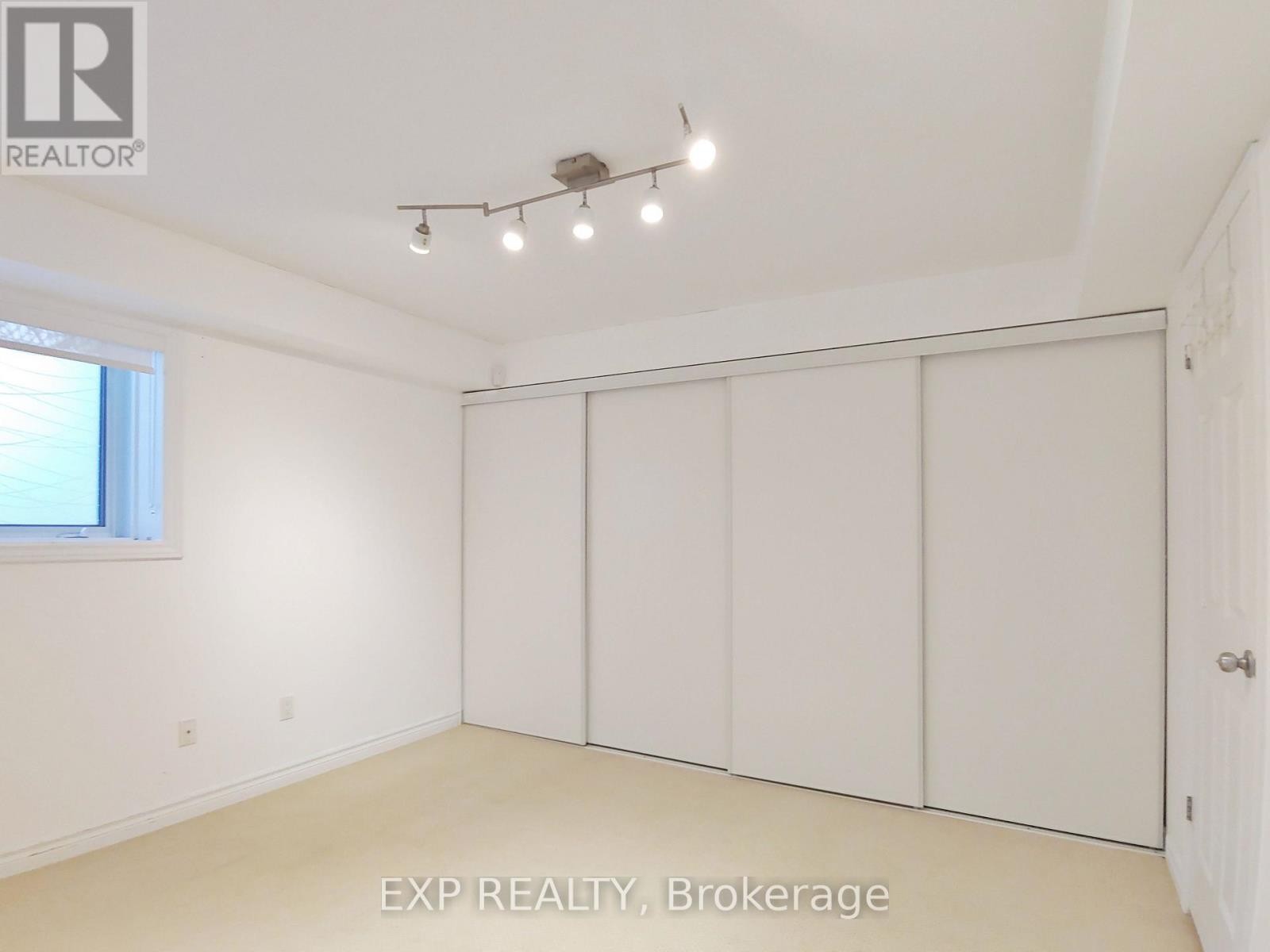 












605 B CHAPMAN MILLS DRIVE

,
Ottawa,




Ontario
K2J5T1

