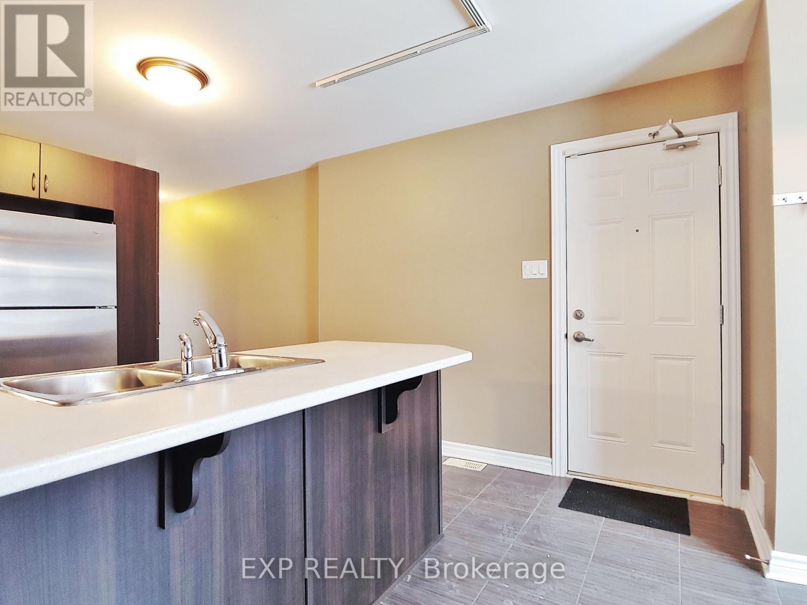 












605 B CHAPMAN MILLS DRIVE

,
Ottawa,




Ontario
K2J5T1

