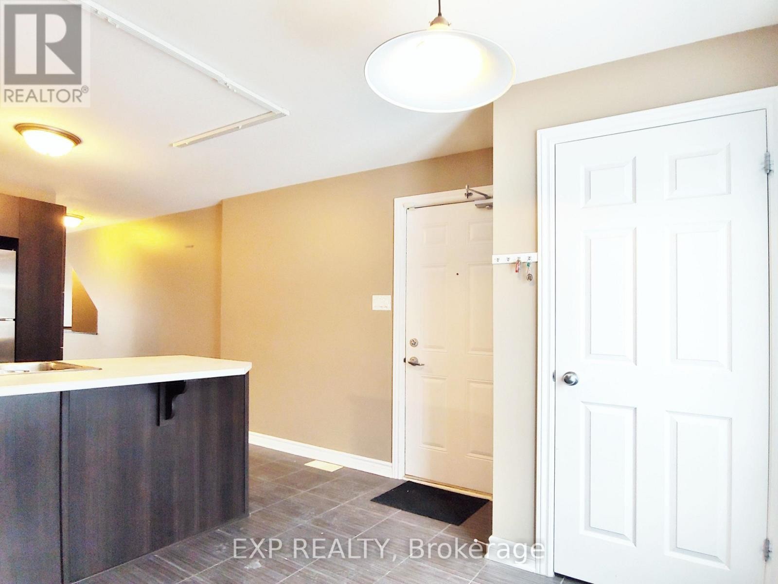 












605 B CHAPMAN MILLS DRIVE

,
Ottawa,




Ontario
K2J5T1

