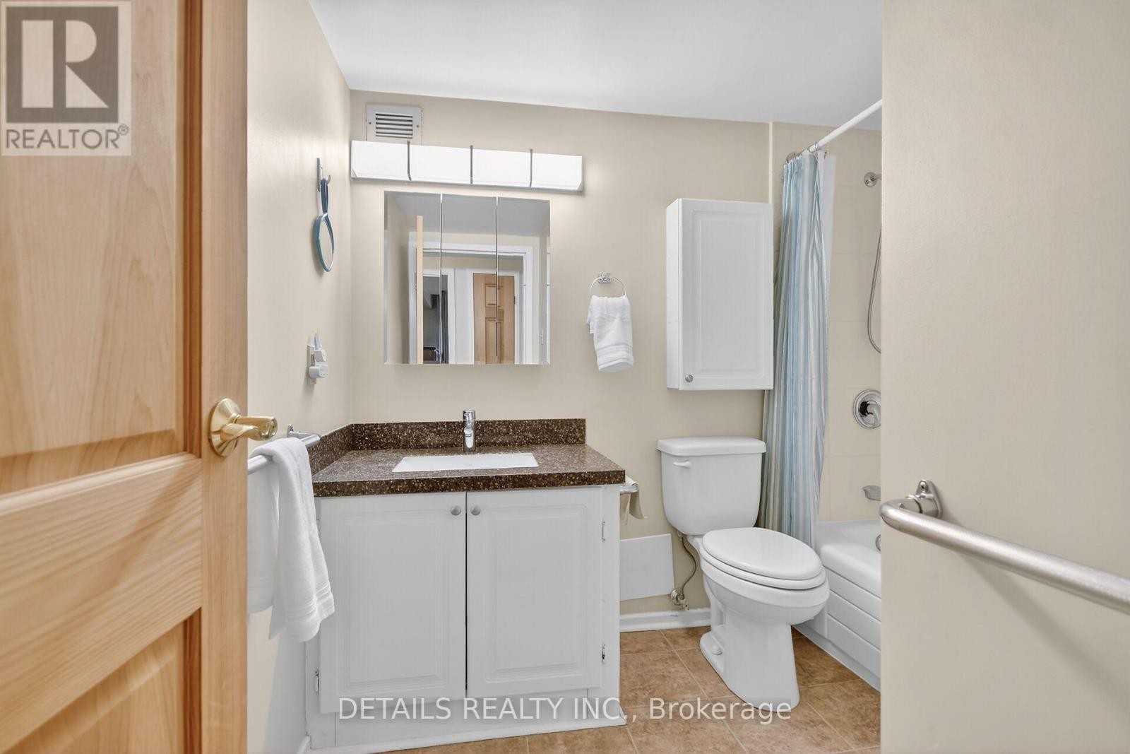 












2201 - 900 DYNES ROAD

,
Ottawa,




Ontario
K2C3L6

