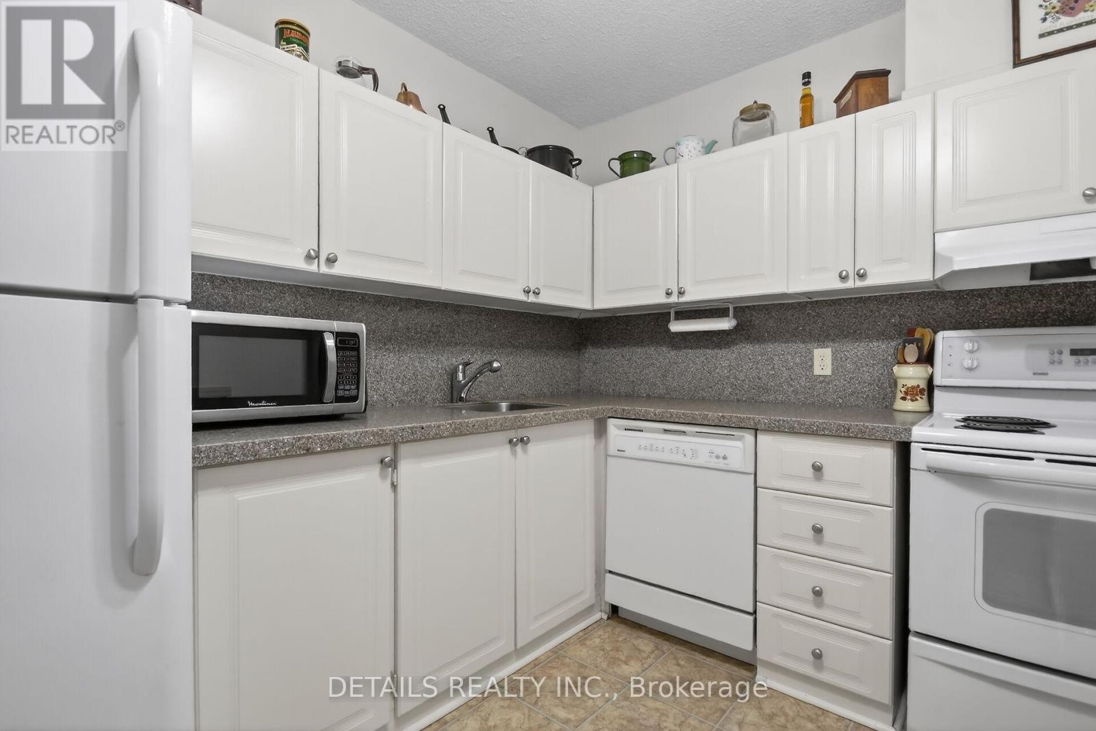 












2201 - 900 DYNES ROAD

,
Ottawa,




Ontario
K2C3L6

