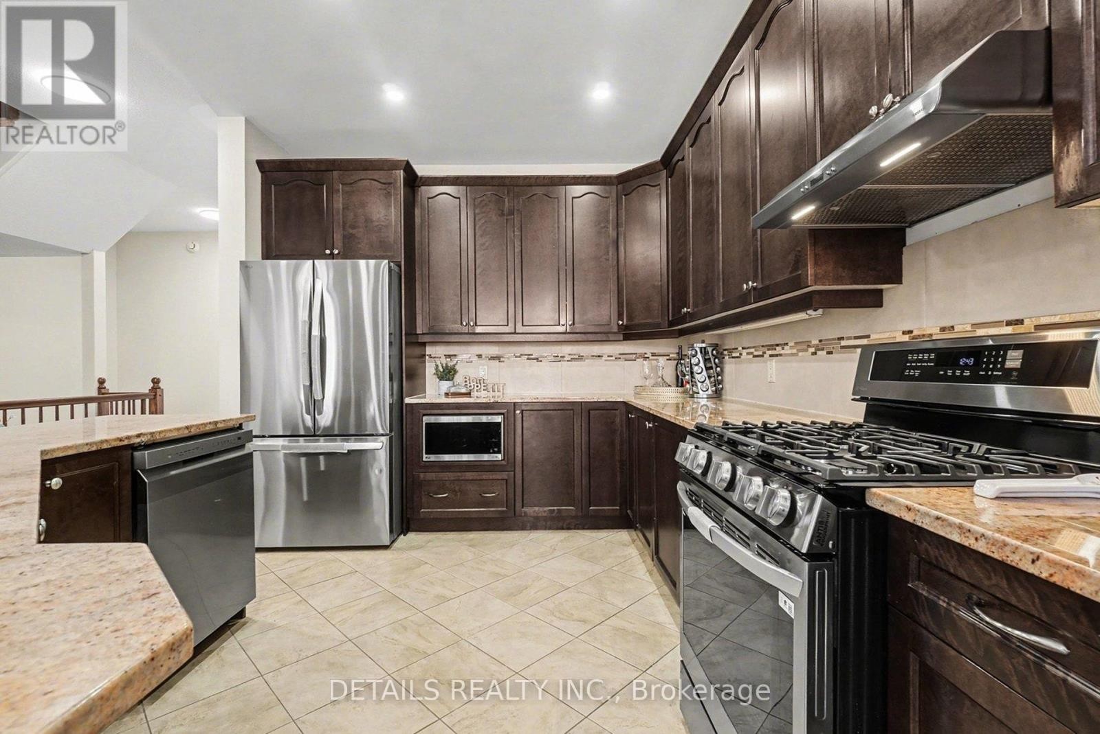 












112 WHISPERING WINDS WAY

,
Ottawa,




Ontario
K1W0B7

