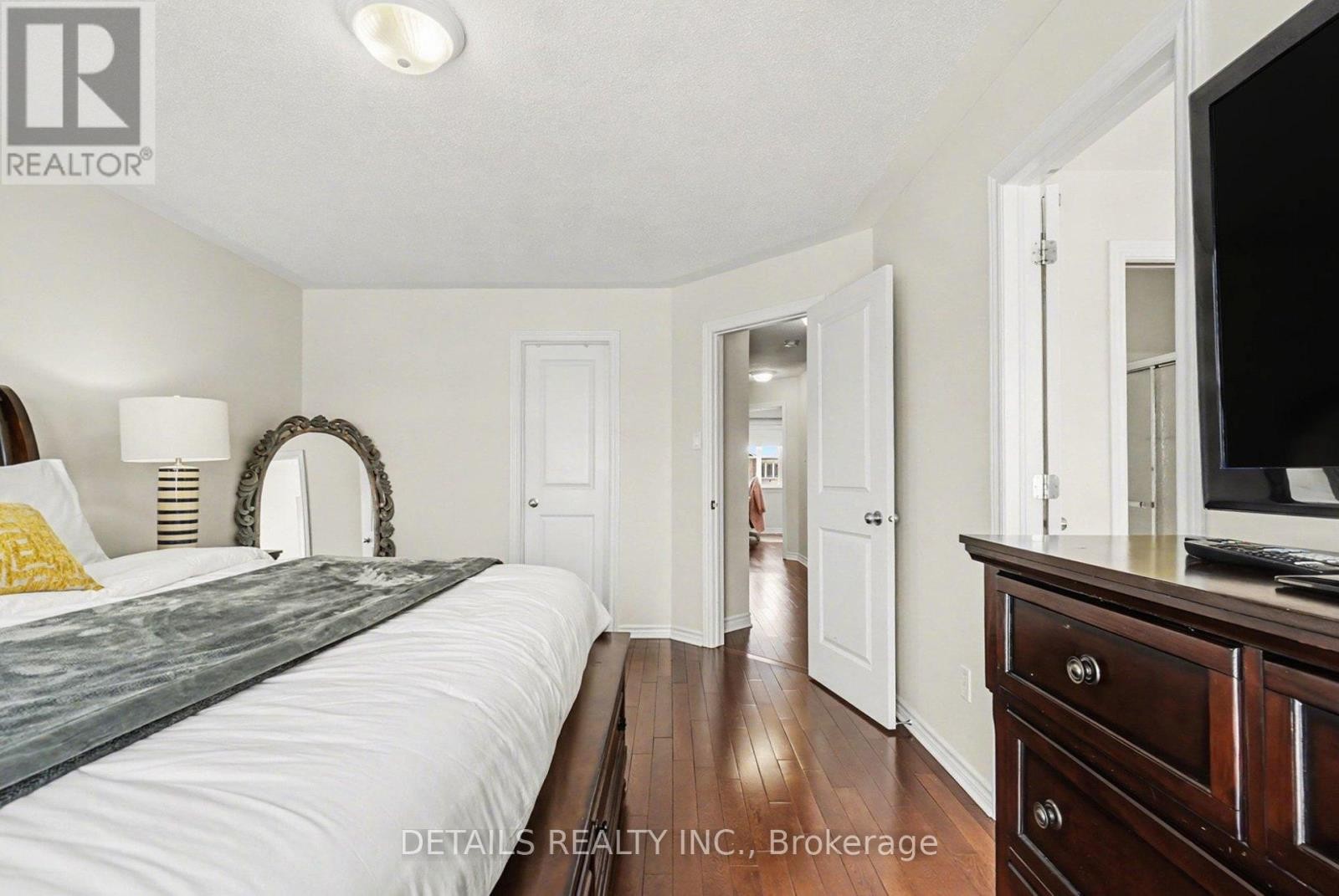 












112 WHISPERING WINDS WAY

,
Ottawa,




Ontario
K1W0B7

