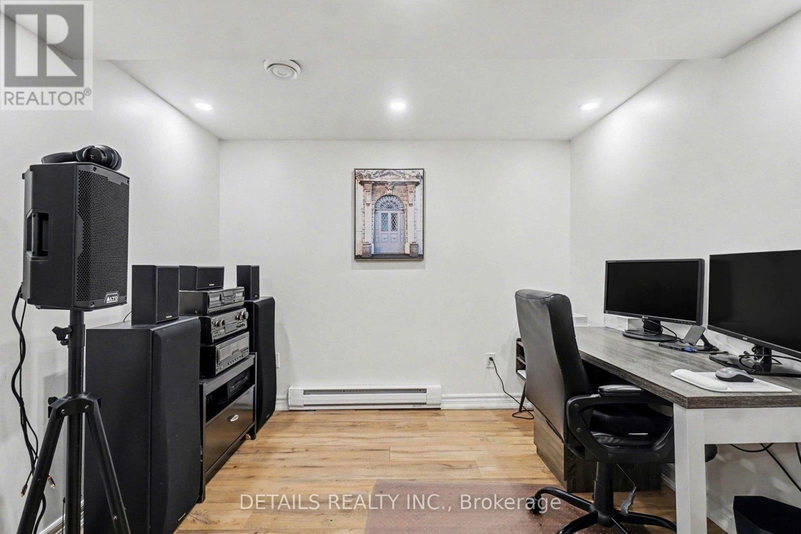 












112 WHISPERING WINDS WAY

,
Ottawa,




Ontario
K1W0B7


