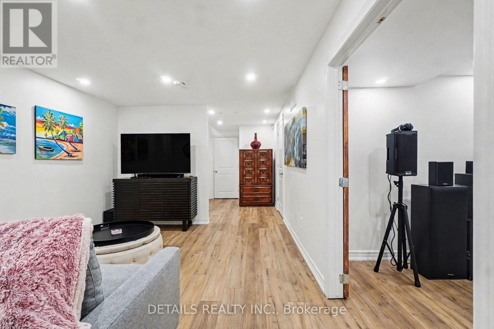












112 WHISPERING WINDS WAY

,
Ottawa,




Ontario
K1W0B7

