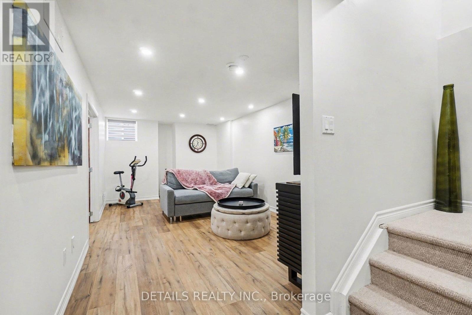 












112 WHISPERING WINDS WAY

,
Ottawa,




Ontario
K1W0B7

