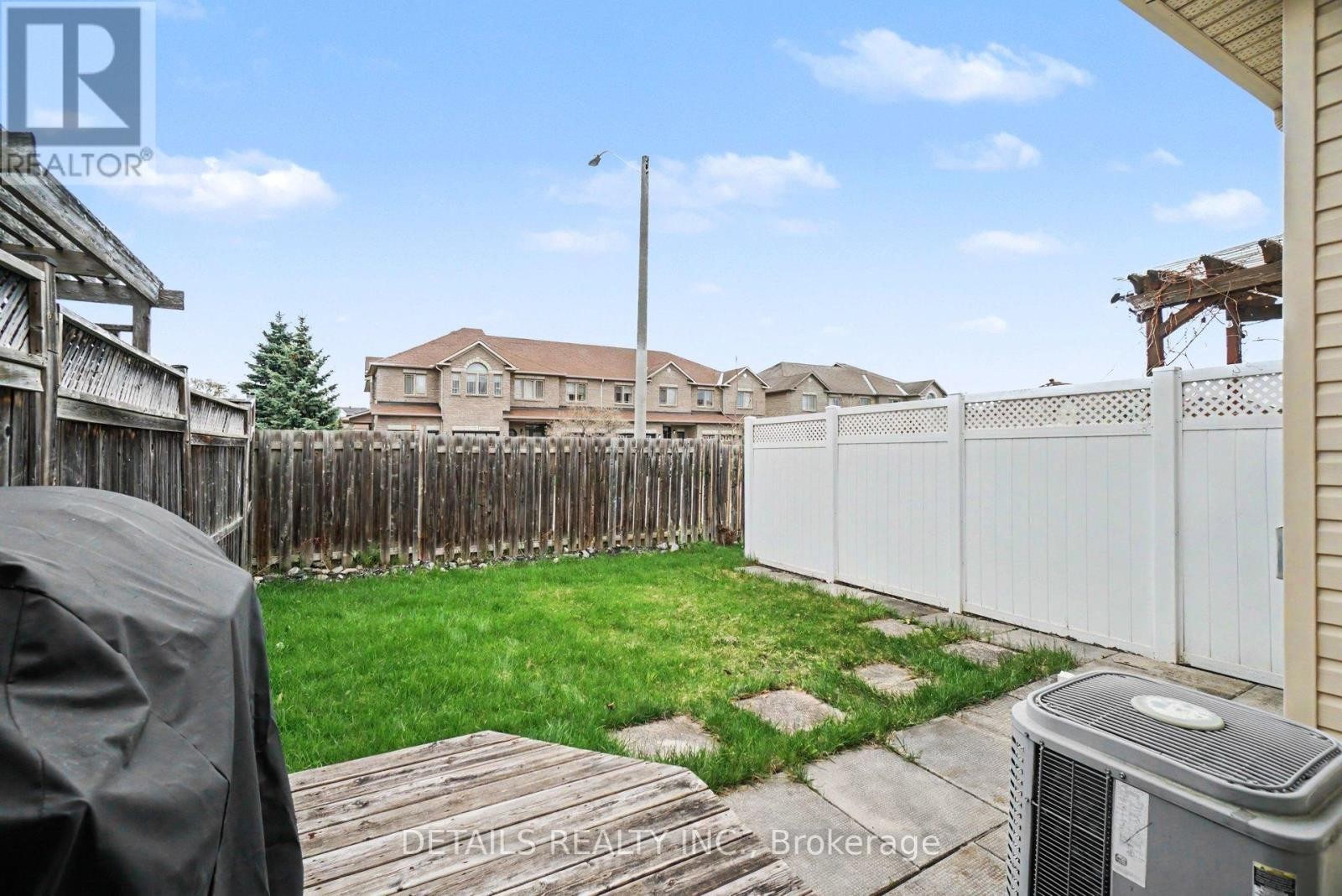 












112 WHISPERING WINDS WAY

,
Ottawa,




Ontario
K1W0B7

