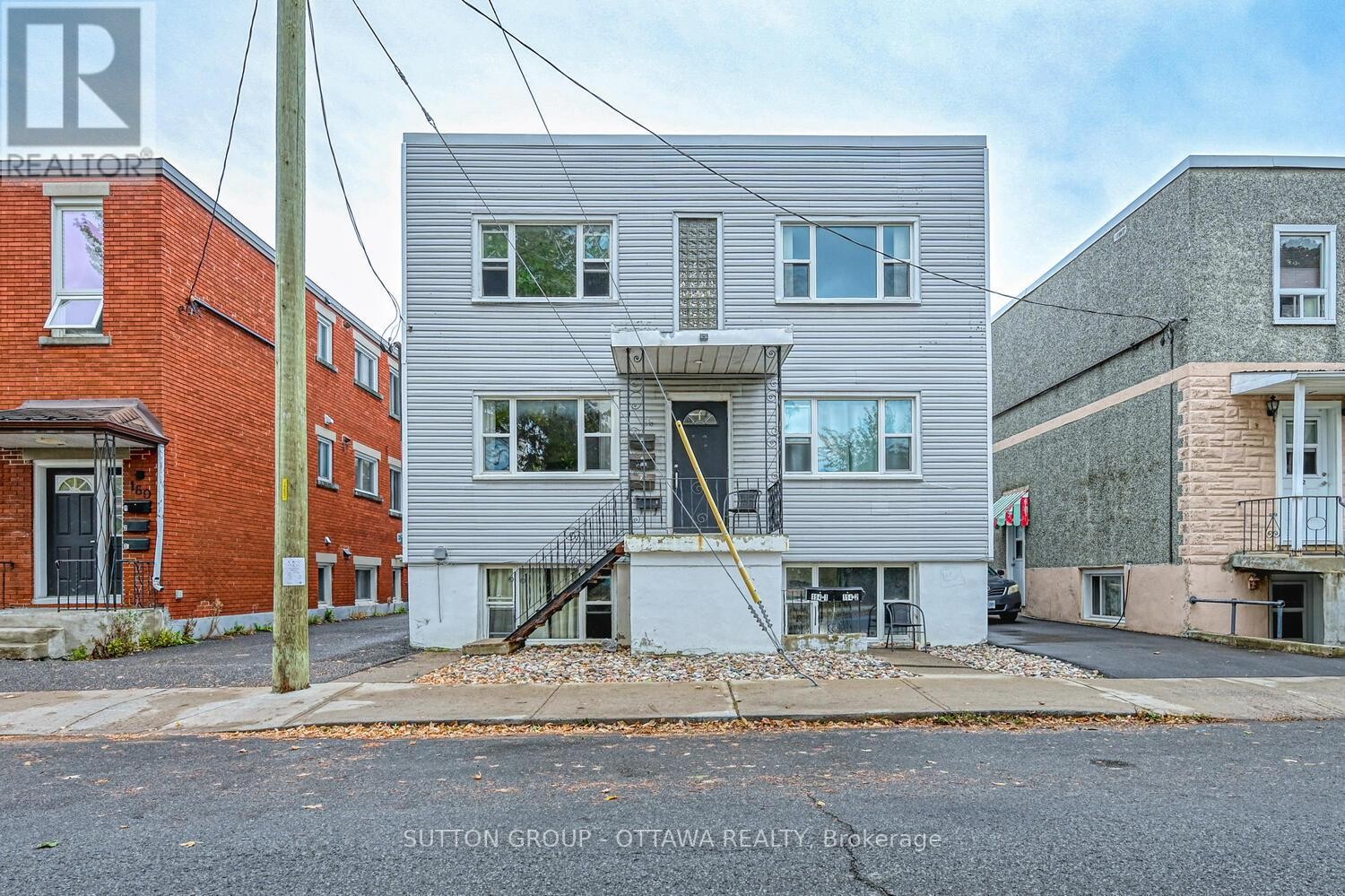 












154-156 DAGMAR AVENUE

,
Ottawa,




Ontario
K1L5T2

