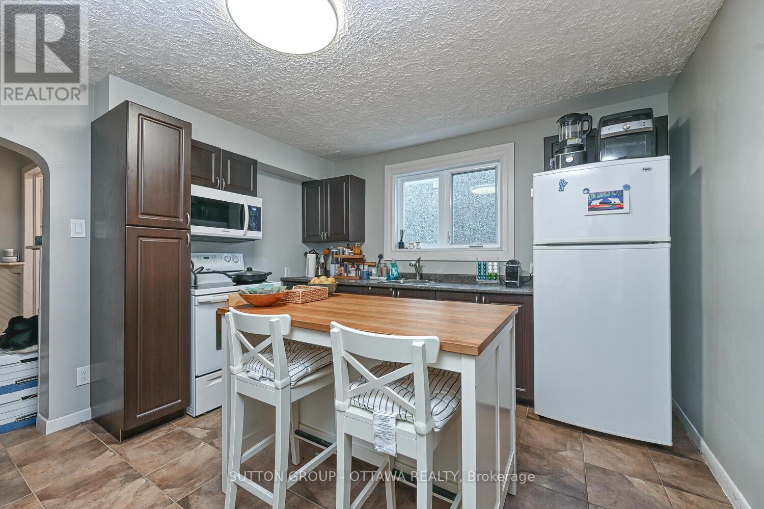 












154-156 DAGMAR AVENUE

,
Ottawa,




Ontario
K1L5T2

