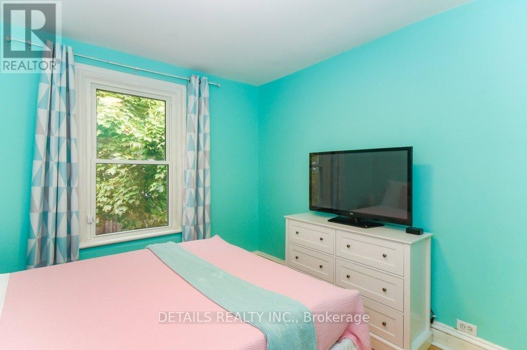 












19 GOULD STREET

,
Ottawa,




Ontario
K1Y2P1

