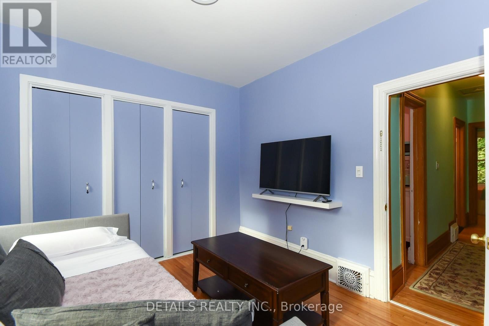 












19 GOULD STREET

,
Ottawa,




Ontario
K1Y2P1

