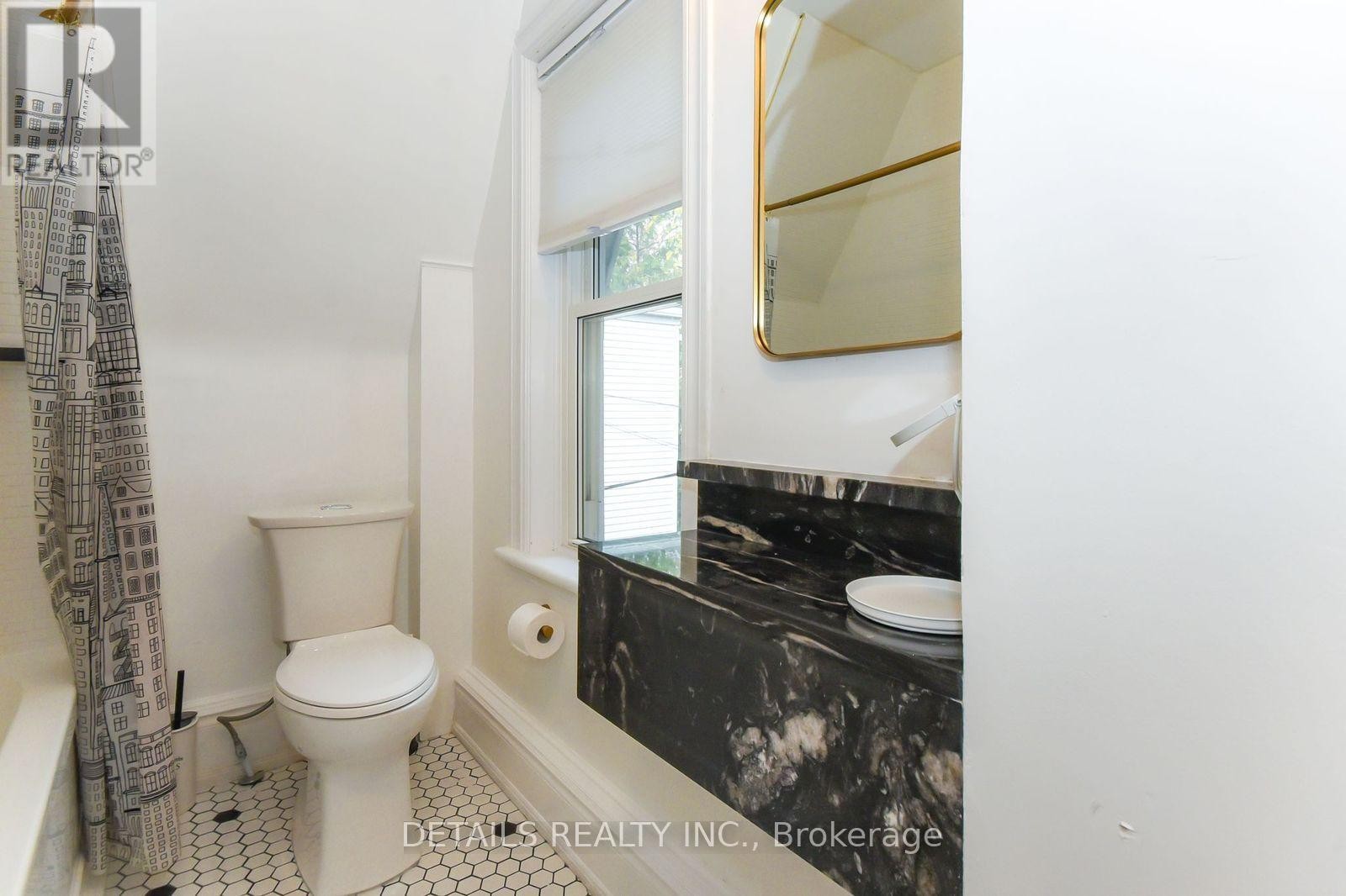 












19 GOULD STREET

,
Ottawa,




Ontario
K1Y2P1

