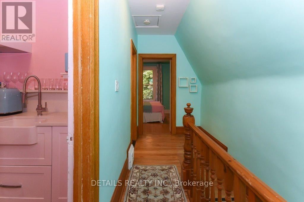 












19 GOULD STREET

,
Ottawa,




Ontario
K1Y2P1

